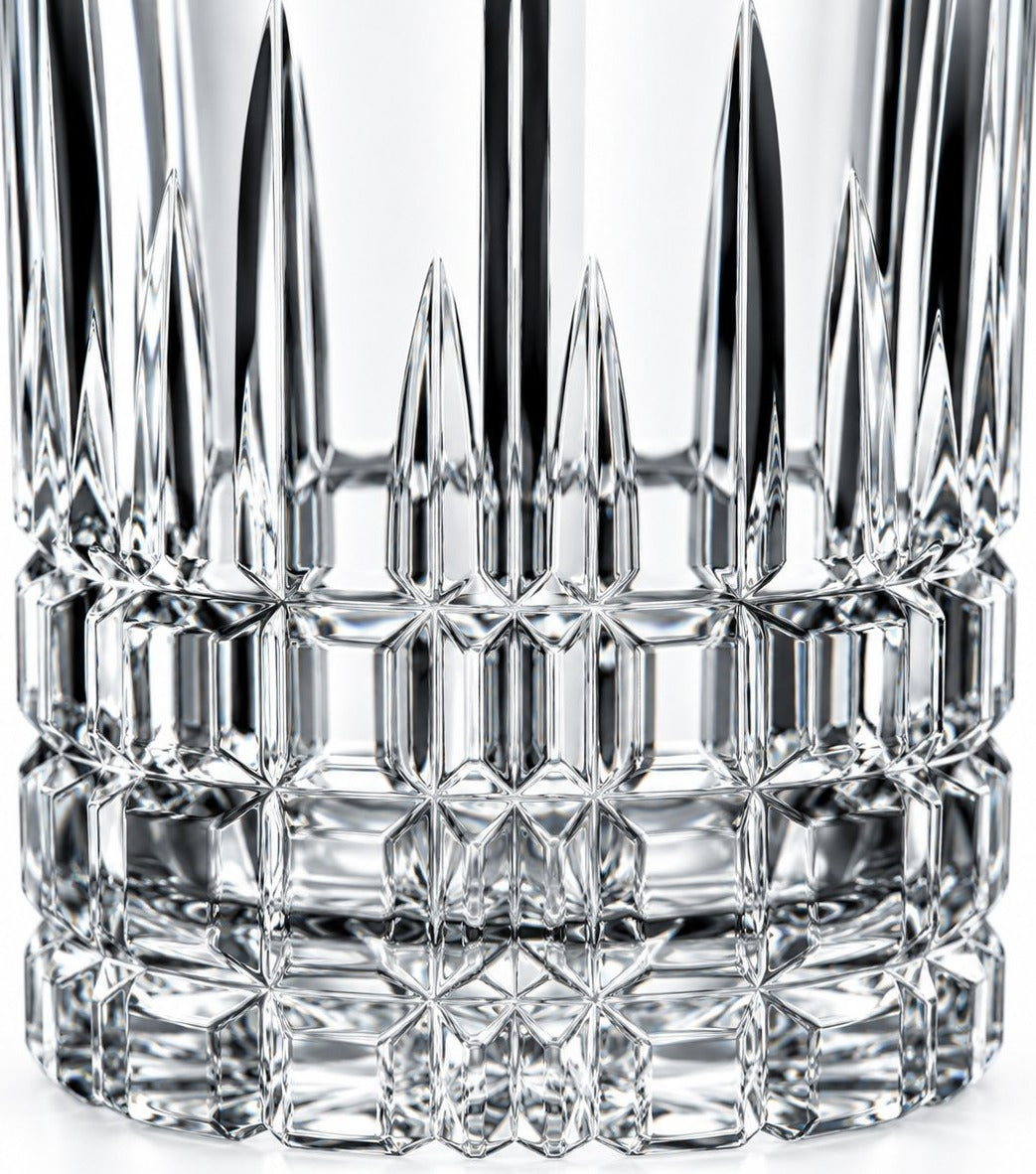Gros plan sur la base taillée du verre long drink Spiegelau Perfect Serve