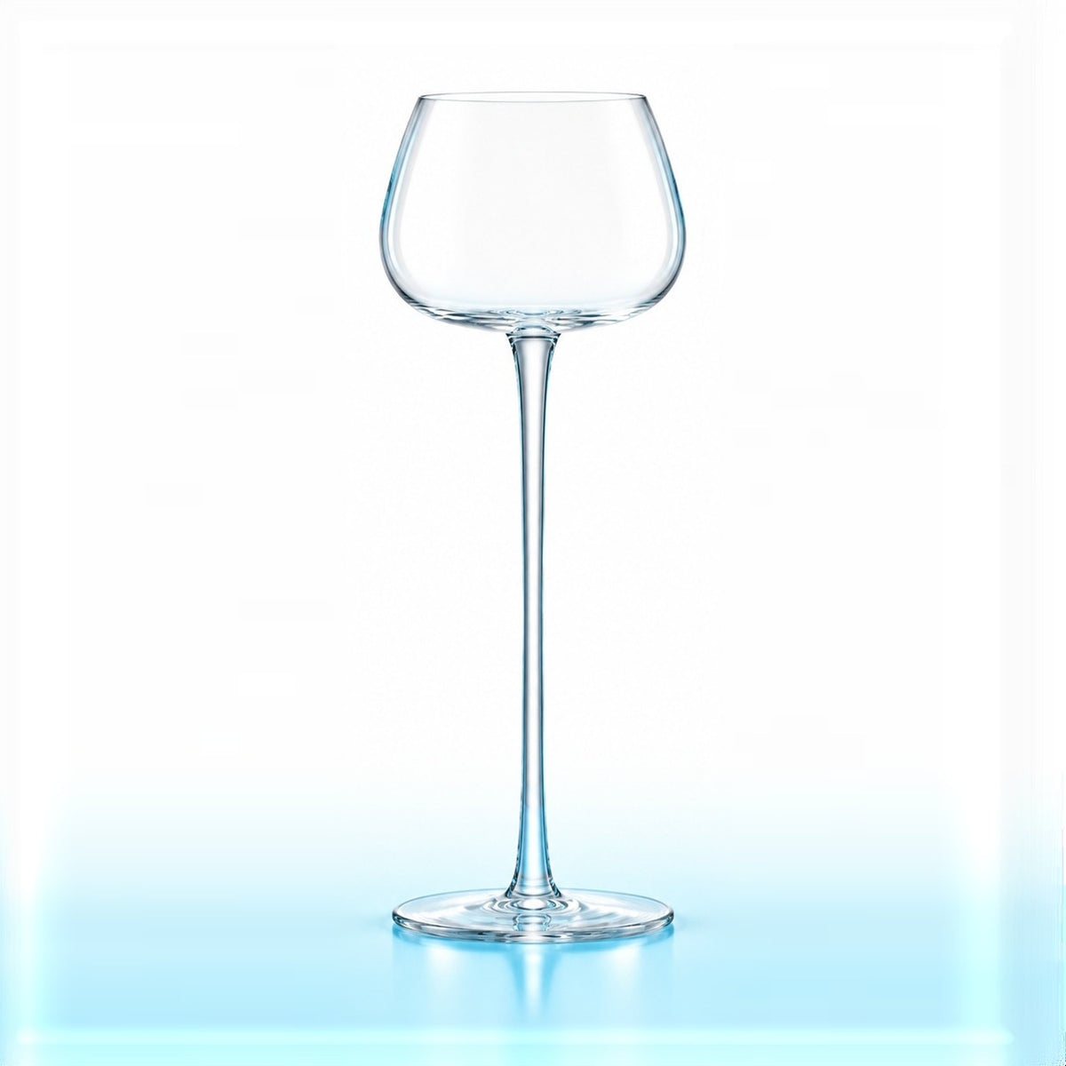 Verre à cocktail Bar Culture LSA 12 cl à longue tige fine, vue de face sur fond blanc et glacier