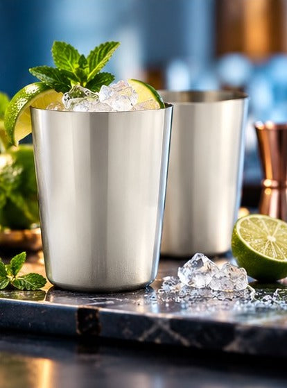 Moscow mule Genware EU vintage 40 cl, à côté d'un second mug garni de menthe