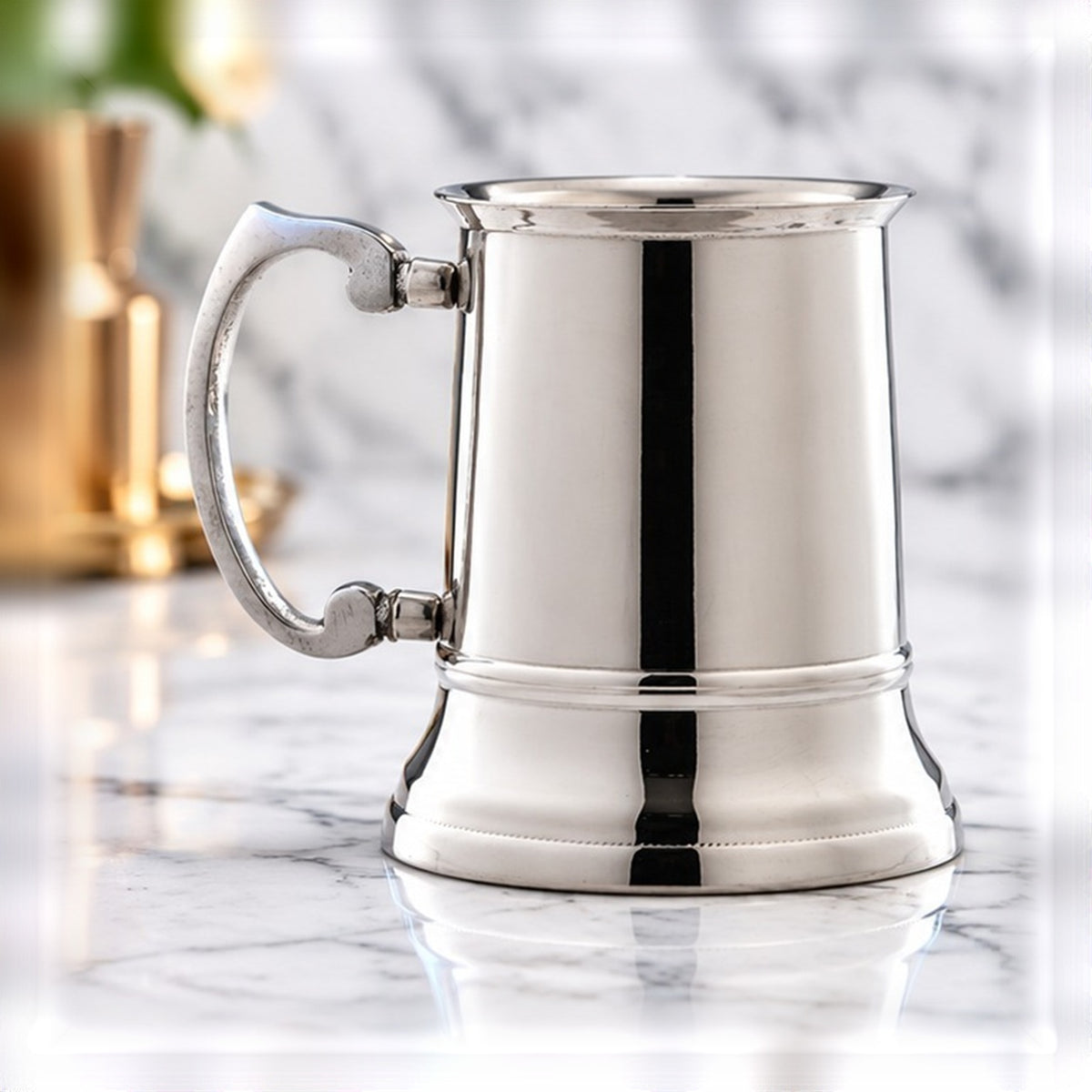 Chope en métal Genware EU 45 cl, vu de face sur fond clair