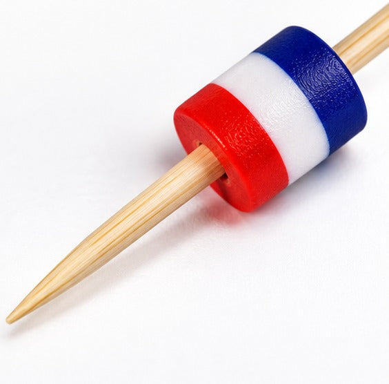 Pics en bambou bleu blanc rouge Oxstal 9 cm, lot de 100, gros plan sur la perle tricolore