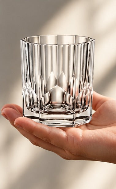 Verre short drink Nachtmann Aspen 32 cl, tenu en main