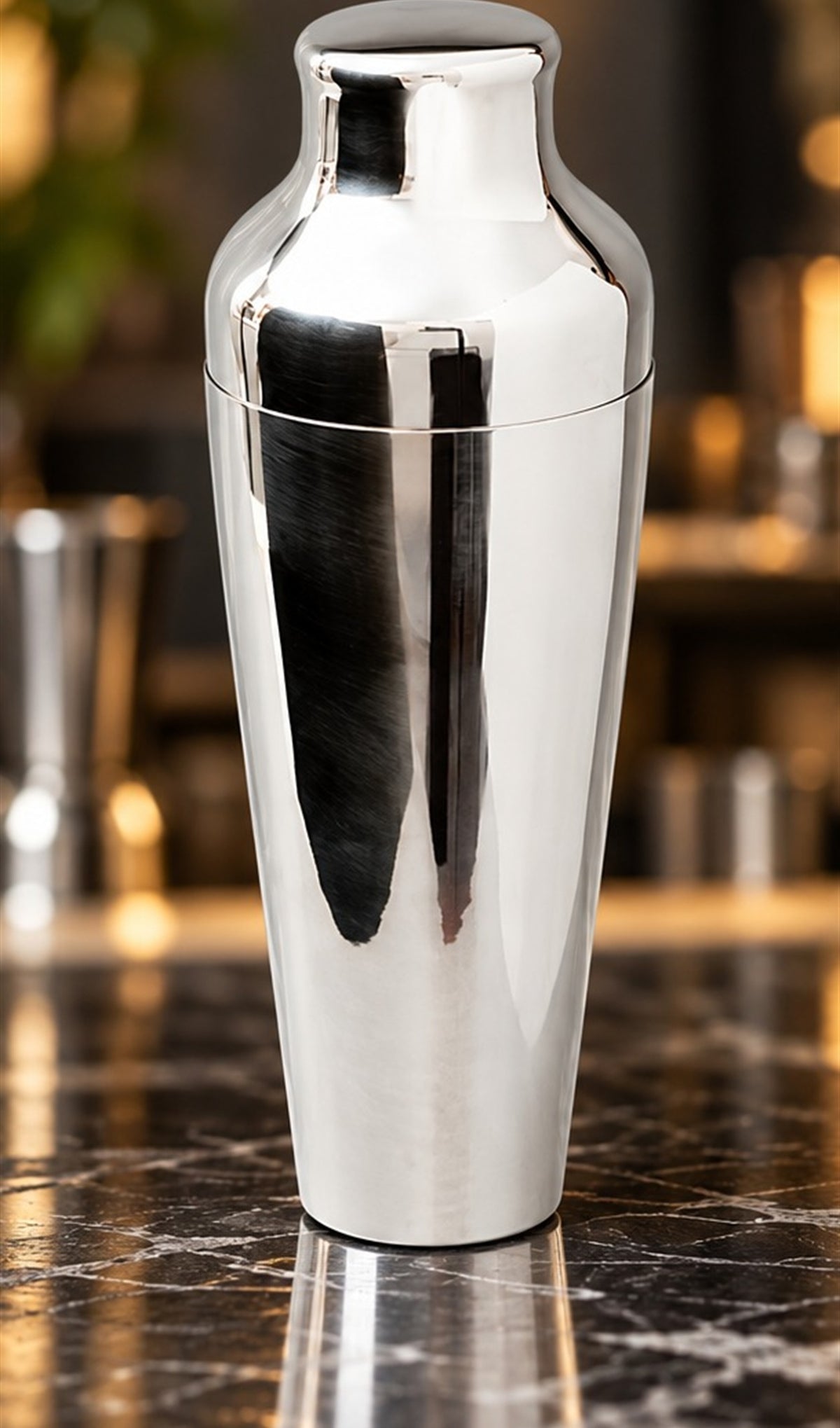 Shaker continental Mezclar Art Déco 55 cl, vu de face sur fond clair