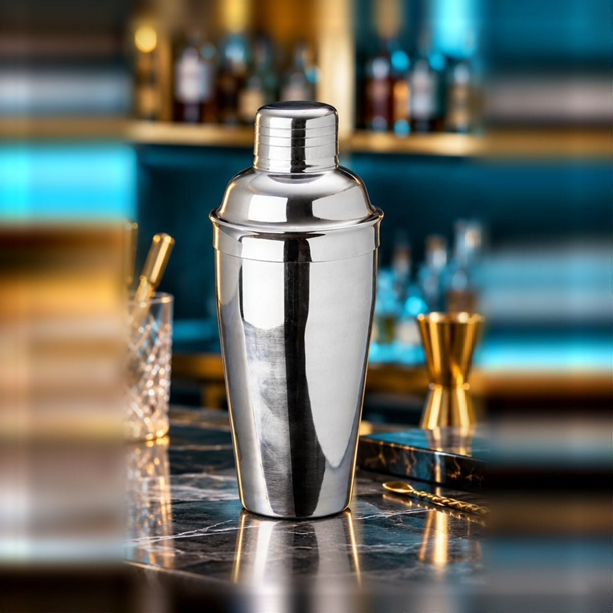 Shaker 3 pièces Beaumont 75 cl, vu de face sur fond clair