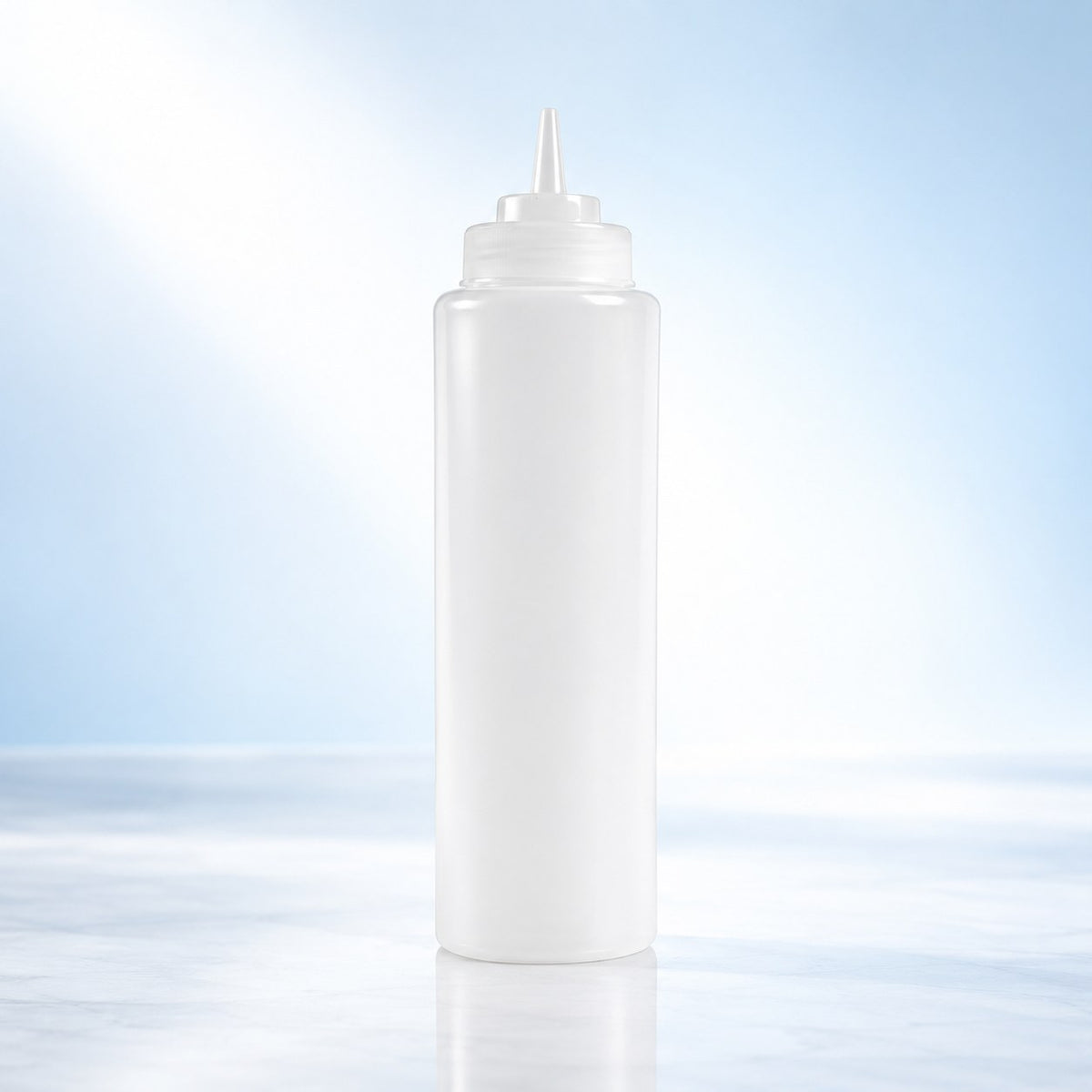 Squeeze bottle Vogue col normal 100 cl, vu de face sur fond clair