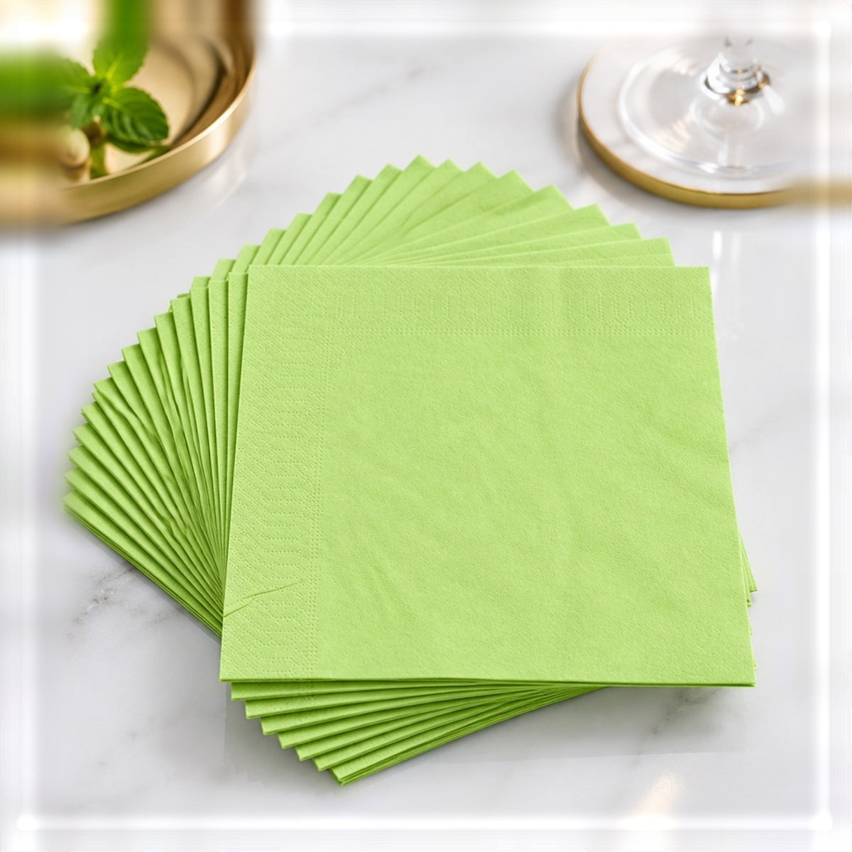 Serviettes en ouate pistache CGMP 20 × 20 cm, pack de 100, vu de face sur fond clair