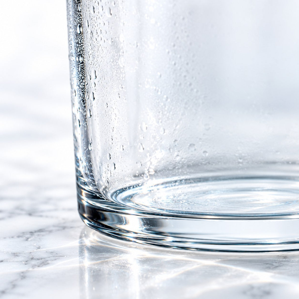 Verre cocktail glass Toyo-Sasaki Usurai 15 cl, gros plan sur le fond du verre