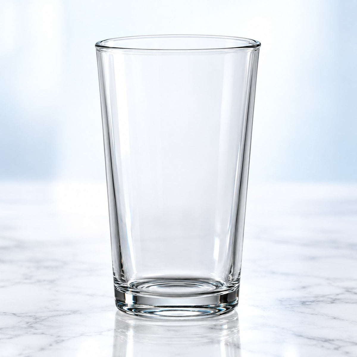 Chope unie Duralex 56 cl, vu de face sur fond clair