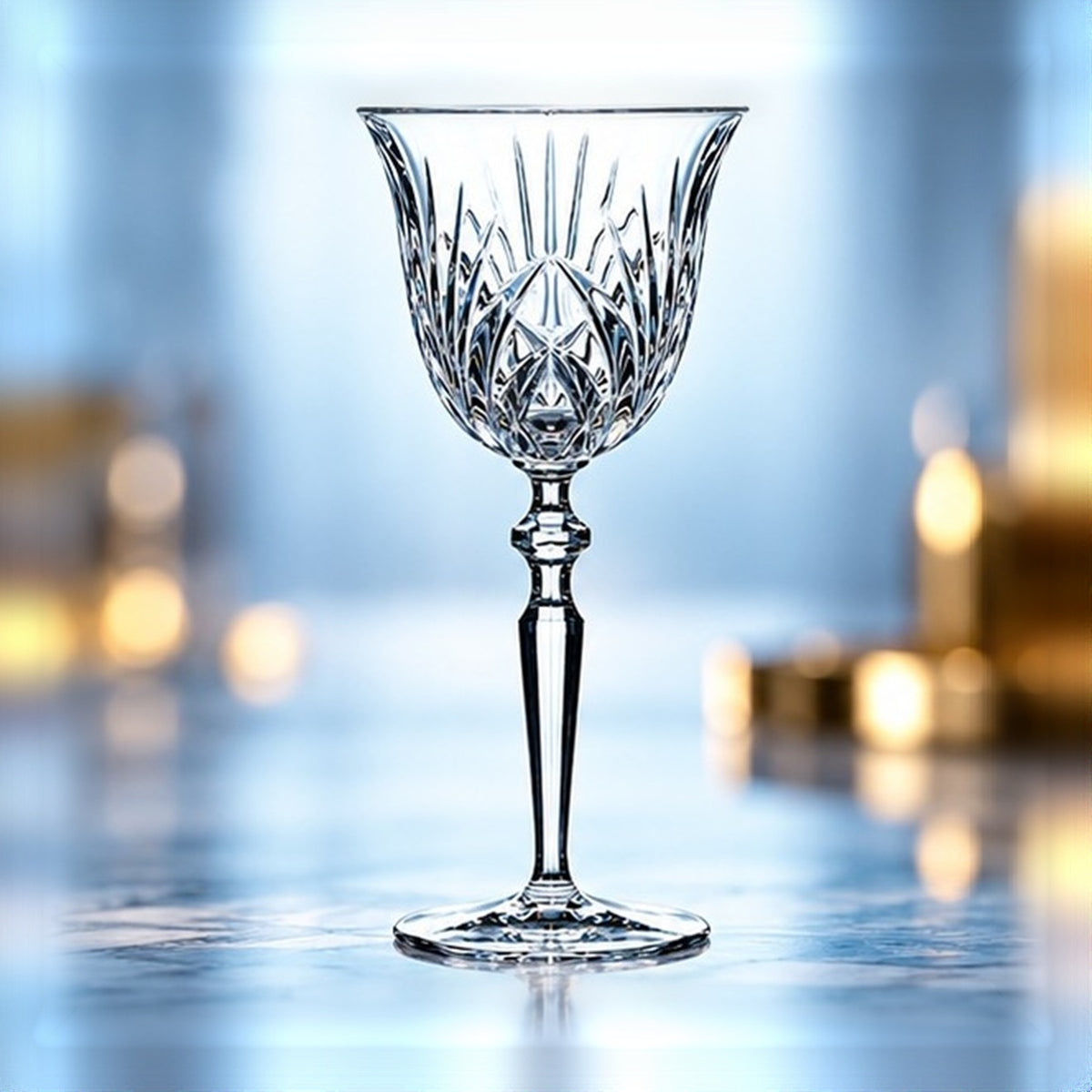 Verre à cocktail Nachtmann Palais 23 cl, vu de face sur fond clair