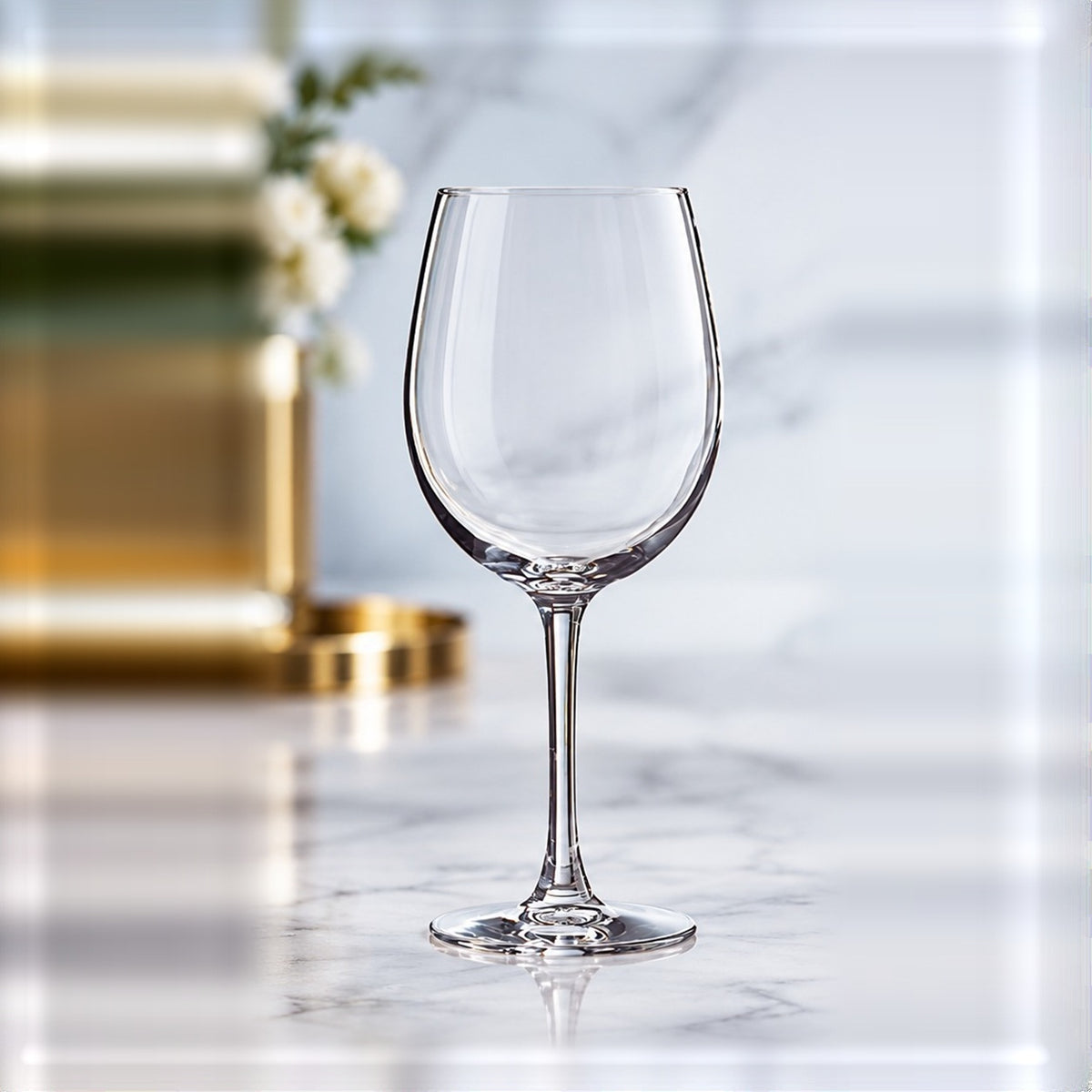 Verre à vin Chef & Sommelier Cabernet Tulipe 47 cl, vu de face sur fond clair