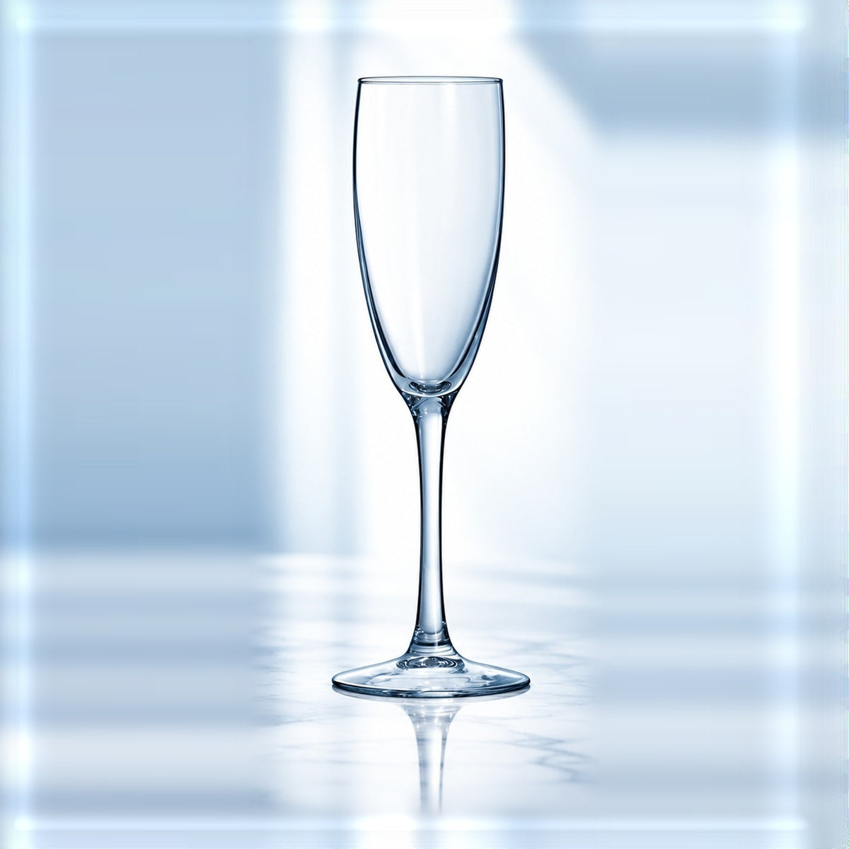 Flûte à champagne Arcoroc Vina 19 cl, vue de face sur fond clair