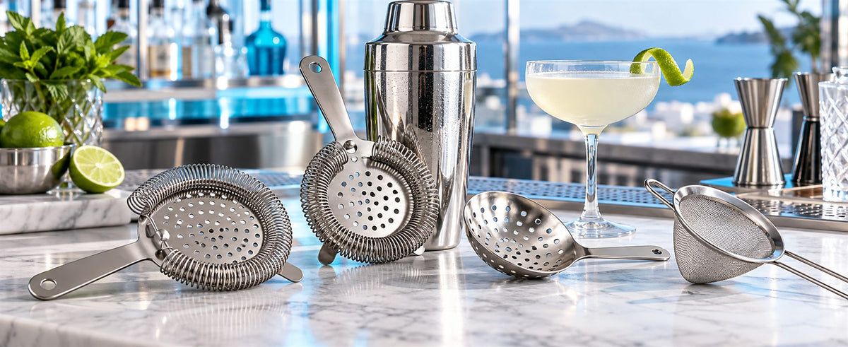 Passoires (strainers) professionnels BWA pour CHR, hétels et restaurants sur un comptoir en marbre