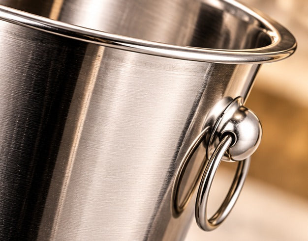 Seau à champagne inox Gastronoble, gros plan sur l'anneau et le bord