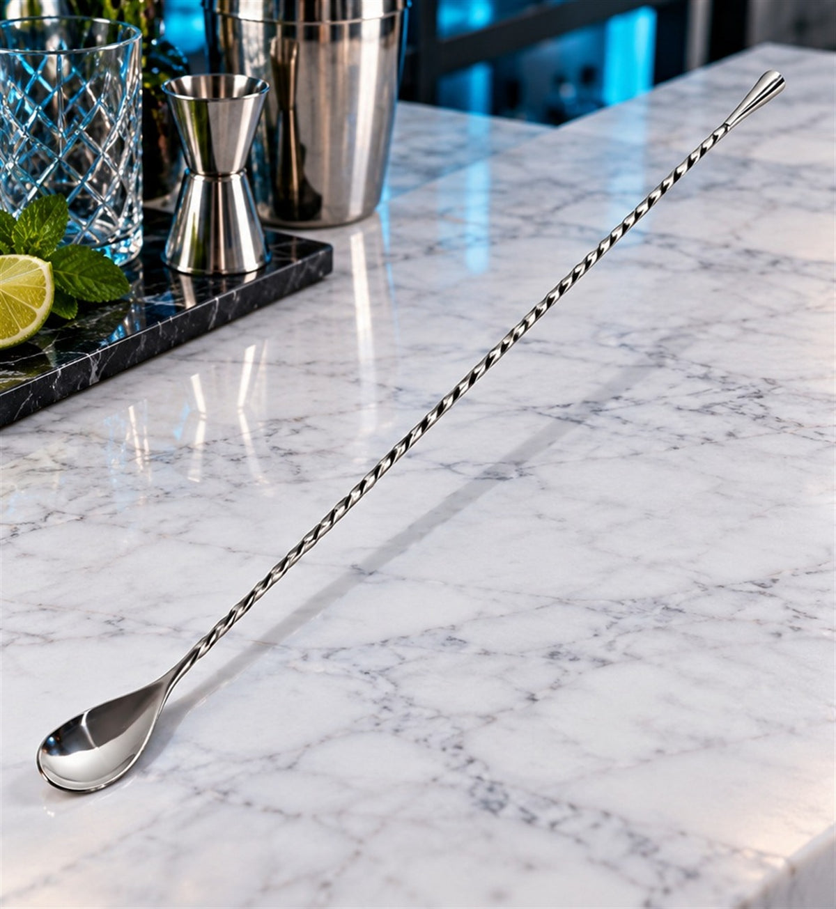 Cuillère à mélange Teardrop 45 cm Beaumont, vu de face sur fond clair