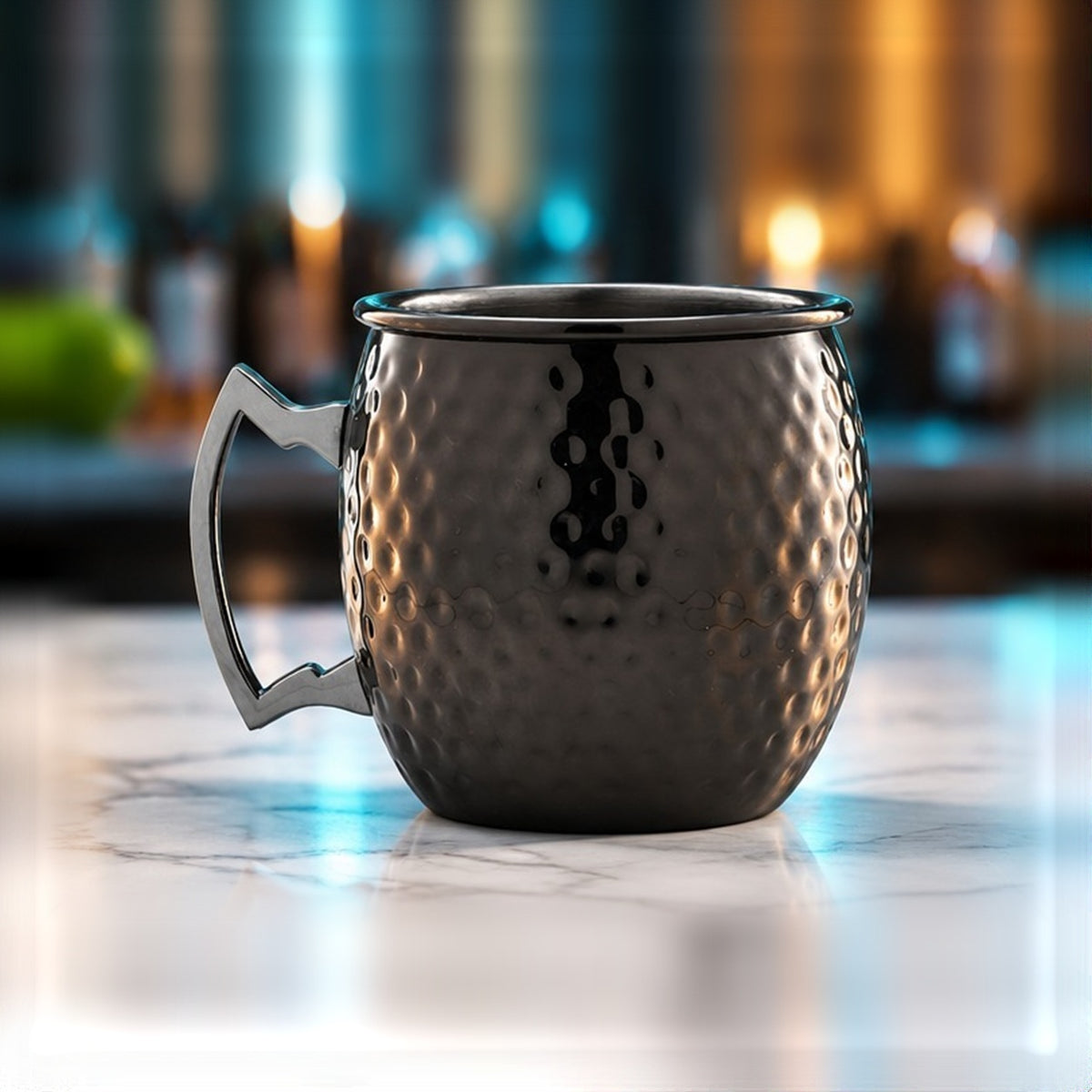 Moscow mule Genware EU Barrel Mug martelé, poignée noire 55 cl, vu de face sur fond clair