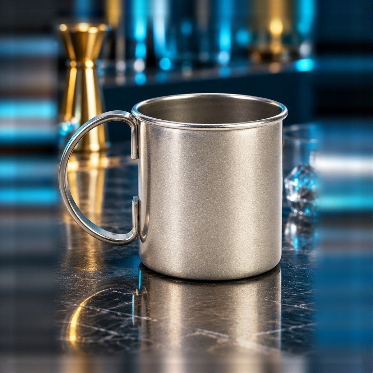 Mug droit Genware EU inox brossé 48 cl, vu de face sur fond clair