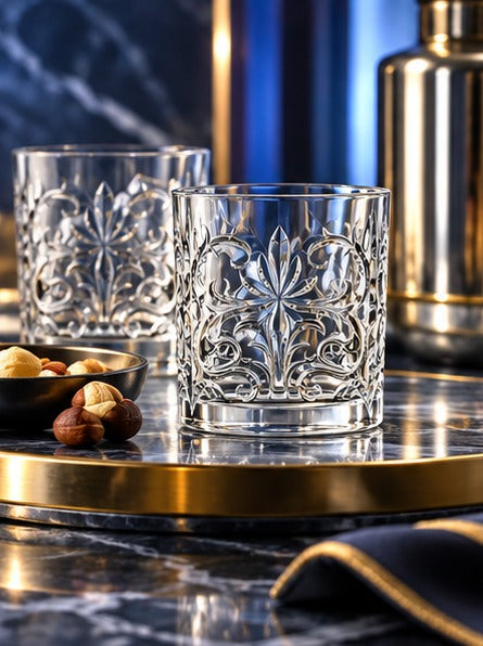 Verre short drink RCR Tattoo 34 cl, en duo sur un plateau doré