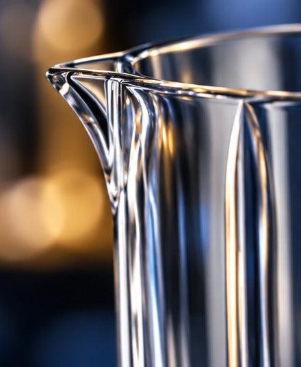 Verre à mélange Spiegelau Perfect Serve 64 cl, gros plan sur le bec verseur