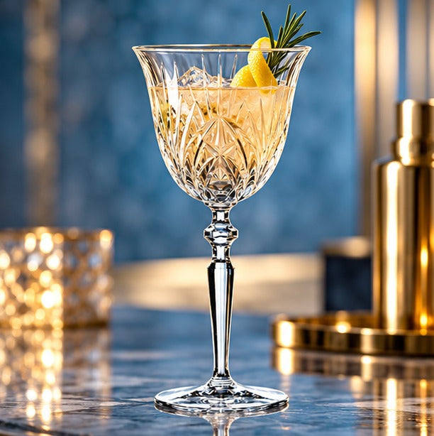 Verre à cocktail Nachtmann Palais 23 cl, avec un cocktail au zeste de citron et au romarin