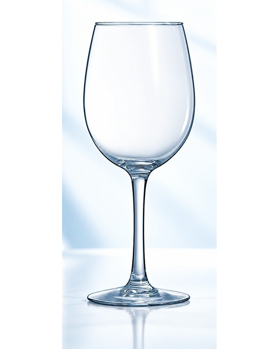 Verre à vin Arcoroc Vina 36 cl, vu de face sur fond clair