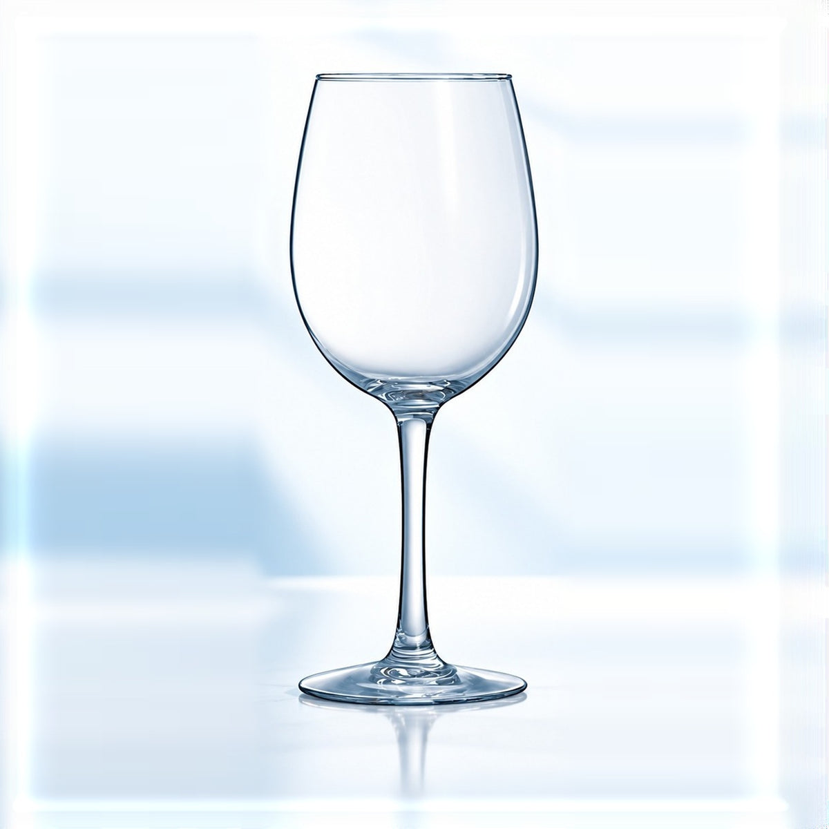Verre à vin Arcoroc Vina 36 cl, vu de face sur fond clair