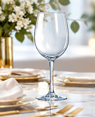 Verre à vin Arcoroc Vina 36 cl, vide sur une table dressée