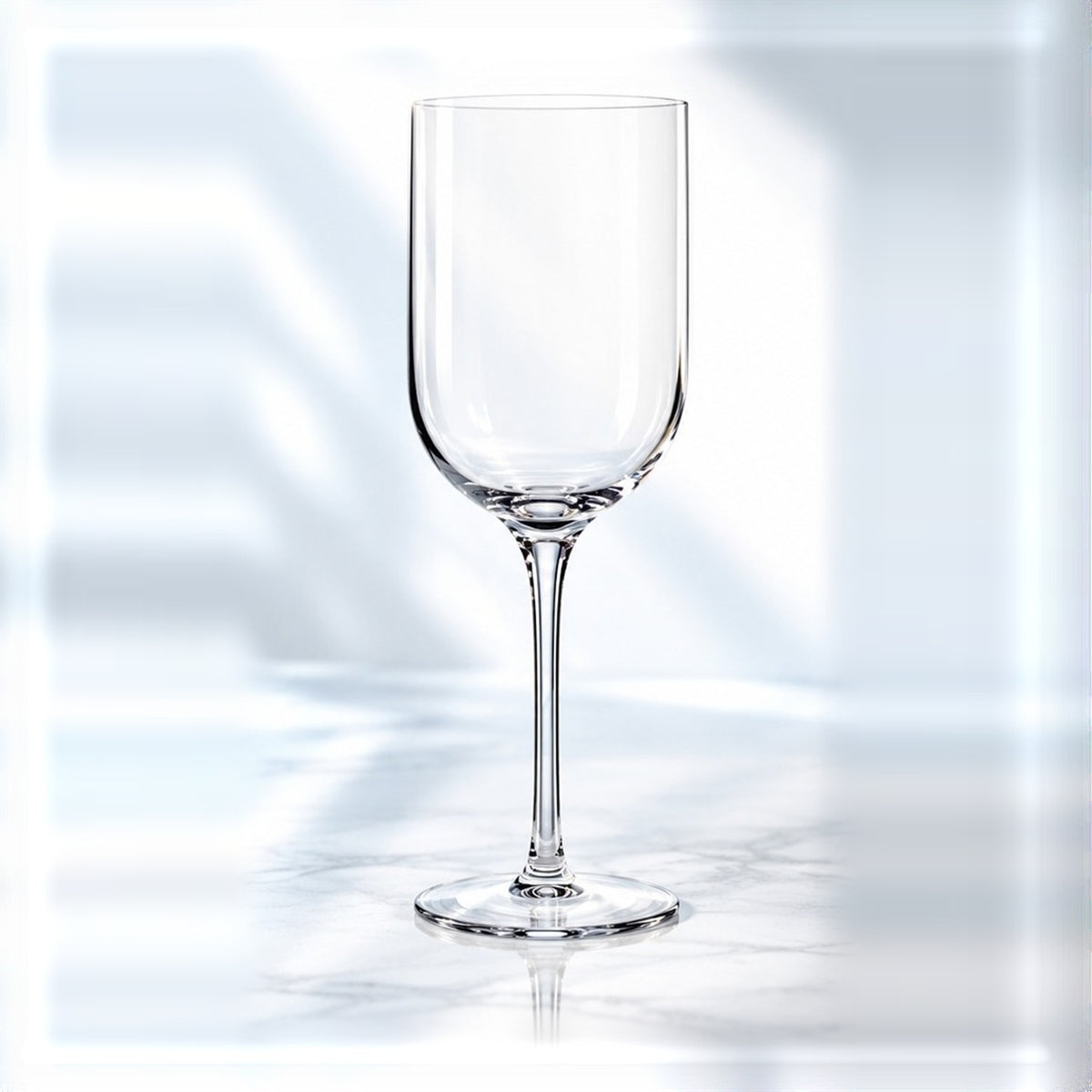 Verre à vin Luigi Bormioli Sublime 28 cl, vu de face sur fond clair